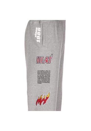 Mitchell & Ness NBA Miami Heat Team Origin Fleece Jogginghose Herren Grau/ Rot – Bild 4